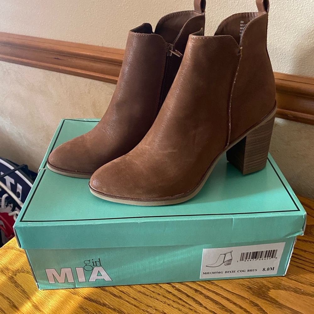 Mia Booties NEW Size 8